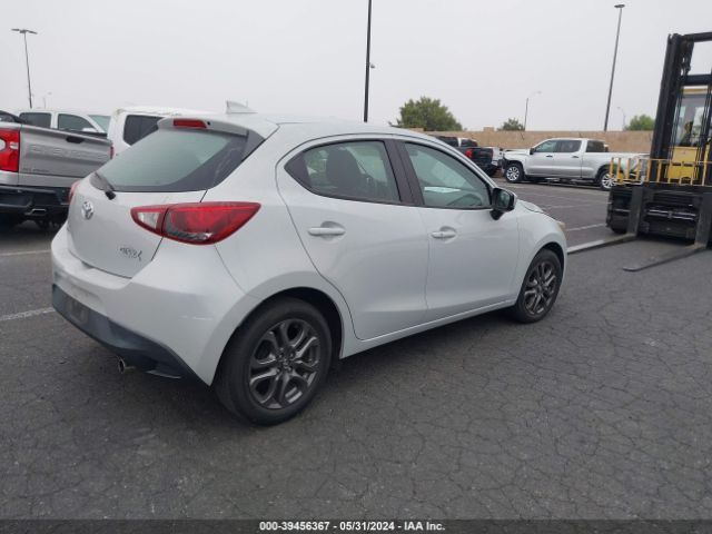 3MYDLBJV2LY701519 Toyota YARIS LE