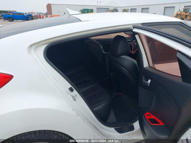 Hyundai Veloster Turbo 2016 KMHTC6AE5GU302383 Image 8