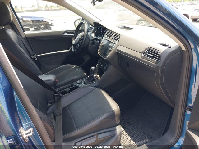 3VV2B7AXXJM007903 Volkswagen Tiguan 2.0t Se/2.0t Sel
