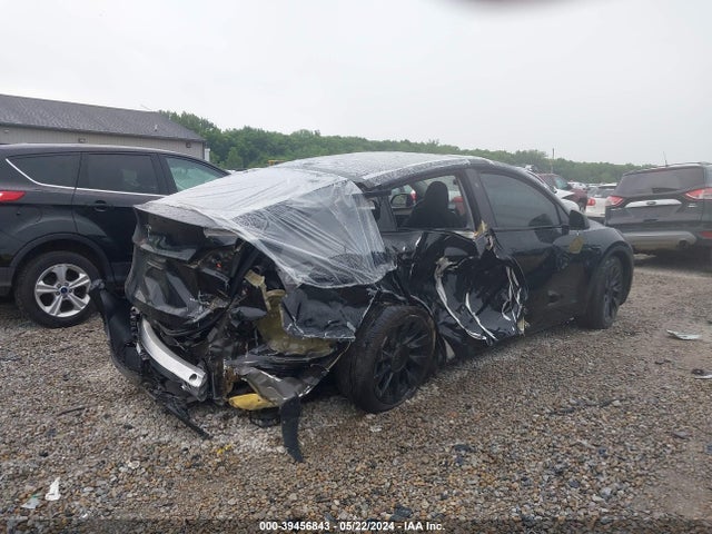 Tesla Model Y 2023 7SAYGDEE9PA157192 Image 4