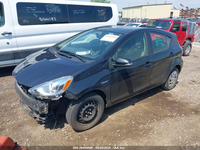 Toyota Prius C One 2016 JTDKDTB3XG1131818 Image 2