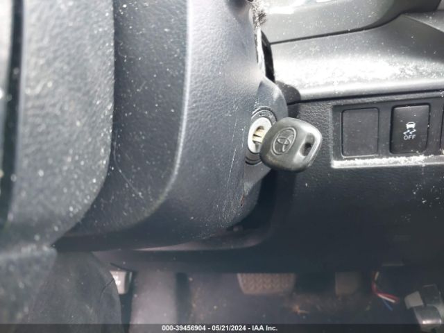 5TFUY5F12EX330776 Toyota Tundra Sr5 5.7l V8