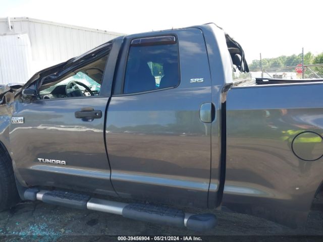 5TFUY5F12EX330776 Toyota Tundra Sr5 5.7l V8