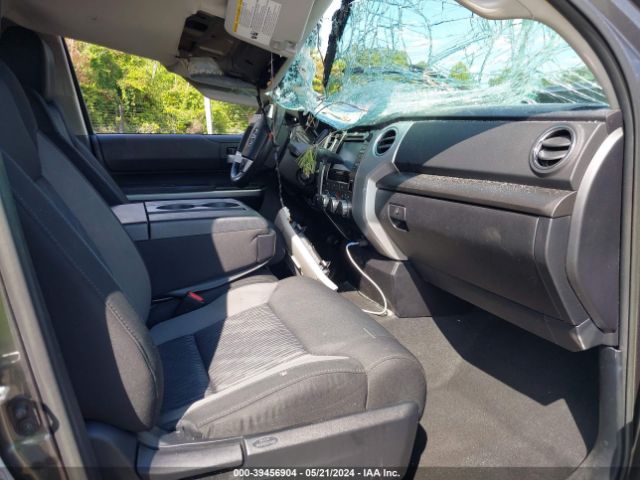 5TFUY5F12EX330776 Toyota Tundra Sr5 5.7l V8