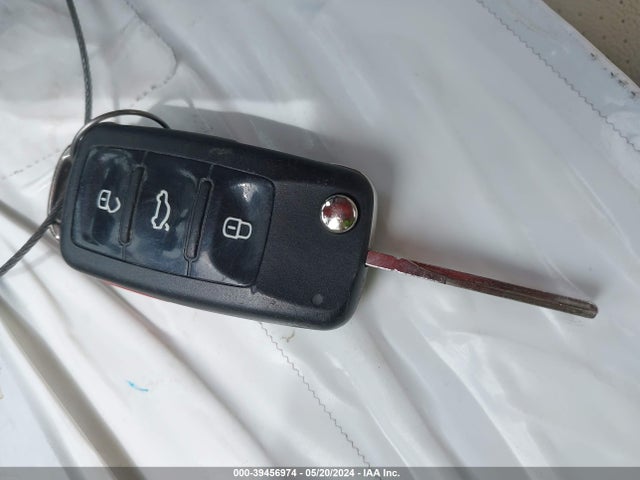 1VWAT7A32GC057237 Volkswagen Passat 1.8t R-line
