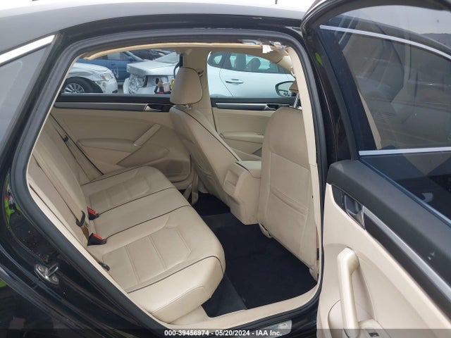 1VWAT7A32GC057237 Volkswagen Passat 1.8t R-line