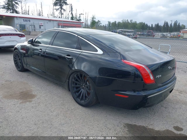 2011 JAGUAR XJ SAJWA2GE7BMV16731 Photo 2