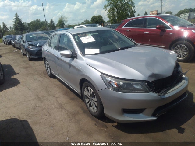2015 1HGCR2F37FA142897 main image