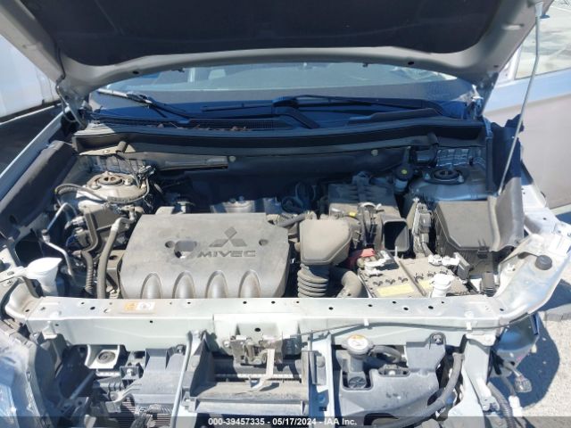 JA4AD3A33KZ046501 Mitsubishi Outlander Se