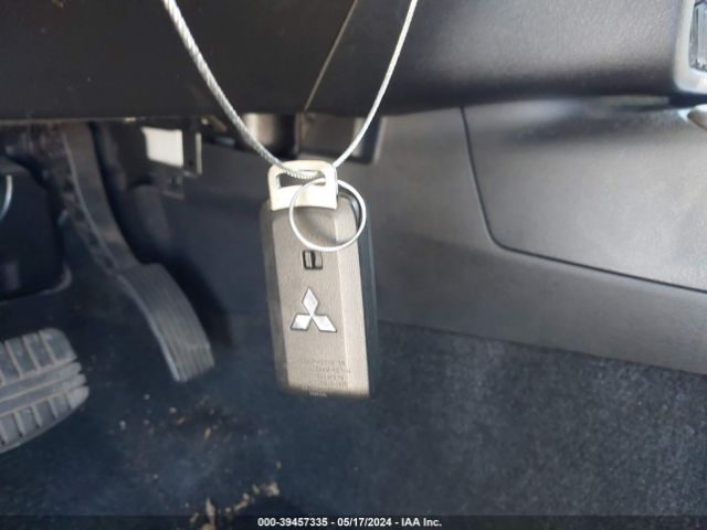 JA4AD3A33KZ046501 Mitsubishi Outlander Se