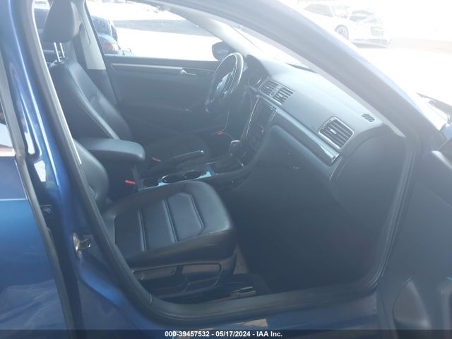 1VWBT7A38HC075263 Volkswagen Passat 1.8t Se