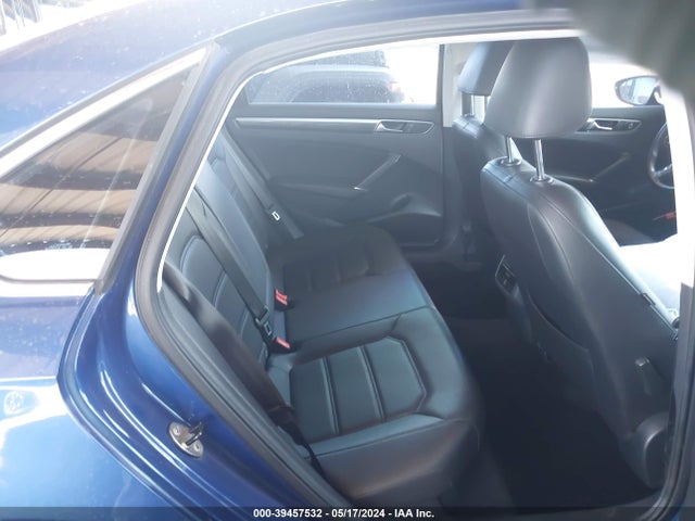 1VWBT7A38HC075263 Volkswagen Passat 1.8t Se