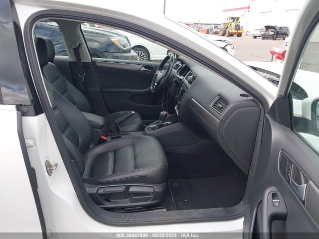 3VWLA7AJXFM233641 Volkswagen Jetta 2.0l Tdi Se