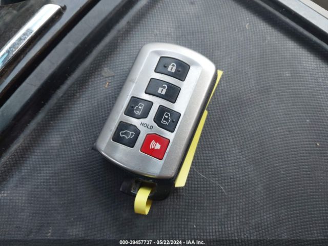 5TDYK3DC8FS580767 Toyota Sienna Xle 8 Passenger