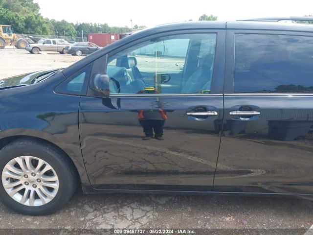 5TDYK3DC8FS580767 Toyota Sienna Xle 8 Passenger