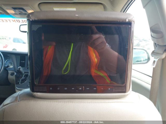 5TDYK3DC8FS580767 Toyota Sienna Xle 8 Passenger