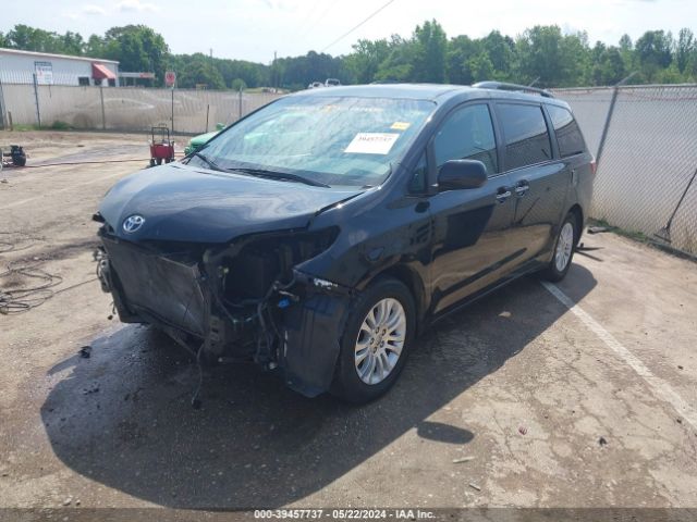 5TDYK3DC8FS580767 Toyota Sienna Xle 8 Passenger