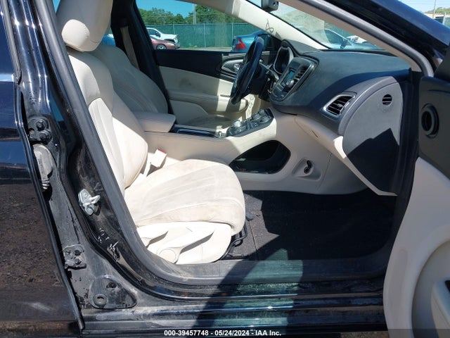 Chrysler 200 Limited 2015 1C3CCCABXFN533866 Image 5