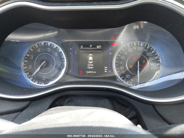 Chrysler 200 Limited 2015 1C3CCCABXFN533866 Image 7
