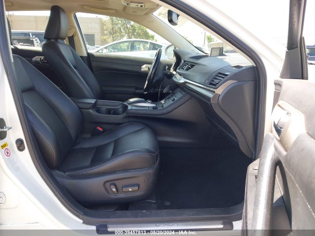 JTHKD5BH5H2279960 Lexus CT 200H