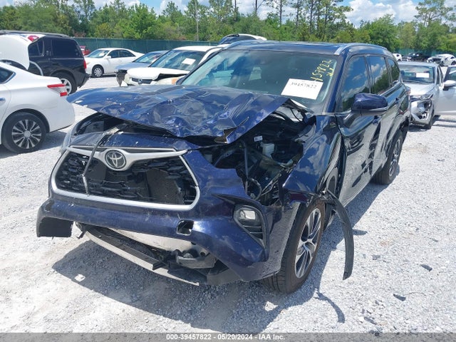 Toyota Highlander Xle 2021 5TDHZRAH3MS076400 Image 2