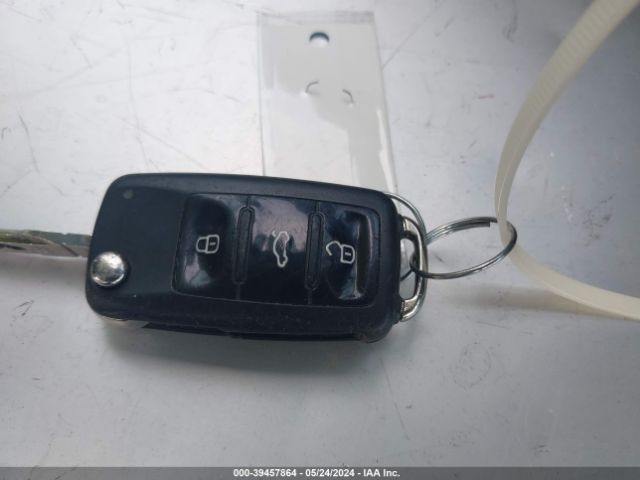 1VWBT7A33GC026857 Volkswagen Passat 1.8t Se