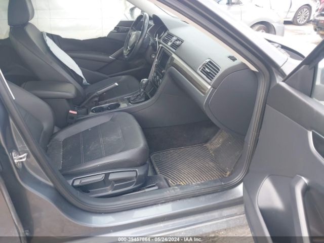 1VWBT7A33GC026857 Volkswagen Passat 1.8t Se
