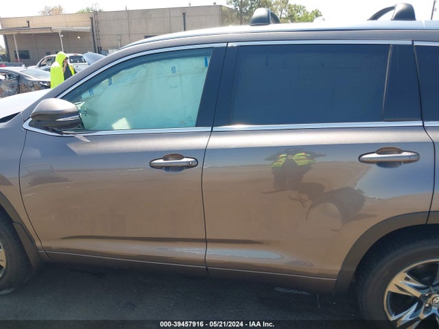Toyota Highlander Limited Platinum 2018 5TDDZRFHXJS490552 Image 14