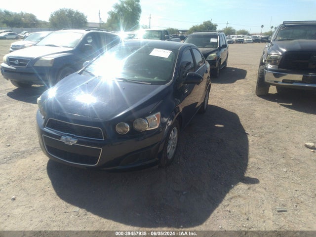 Chevrolet Sonic Lt Auto 2015 1G1JC5SB8F4116256 Image 2