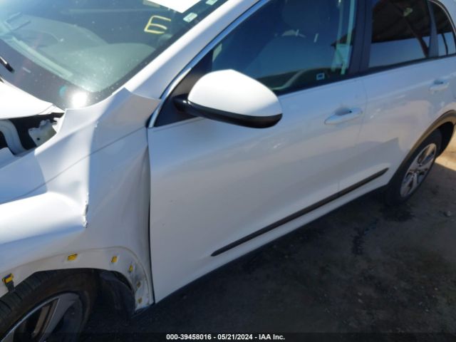 KNDCB3LC3L5449758 KIA NIRO LX