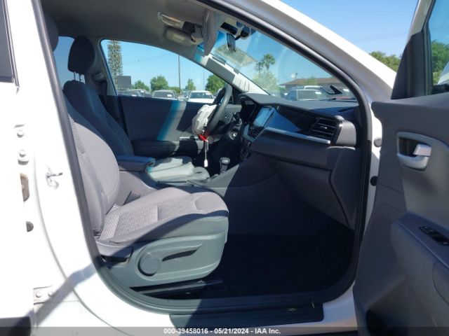 KNDCB3LC3L5449758 KIA NIRO LX