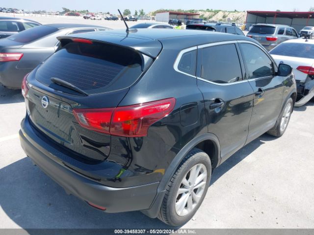JN1BJ1CP7JW185928 Nissan Rogue Sport S