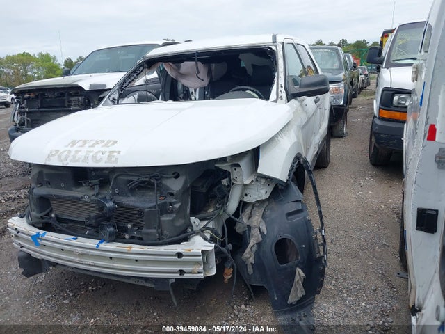 Ford Utility Police Interceptor 2016 1FM5K8AR2GGB89047 Image 2