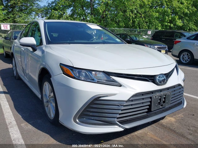 Toyota CAMRY LE 2022 4T1C11AK6NU074809 головне зображення