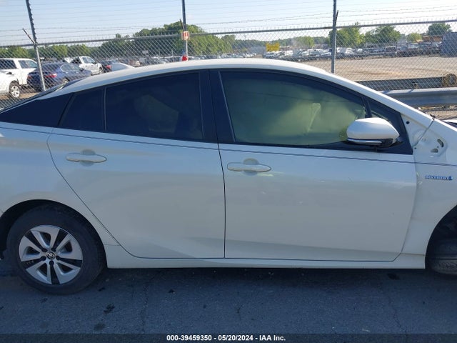 Toyota Prius Two Eco 2016 JTDKARFU1G3009304 Image 12