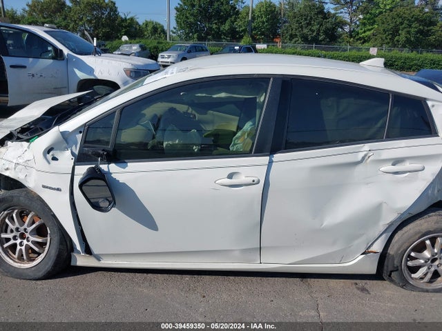 Toyota Prius Two Eco 2016 JTDKARFU1G3009304 Image 13