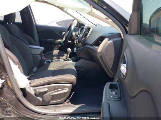 1C4PJMCB8GW225760 Jeep Cherokee Altitude