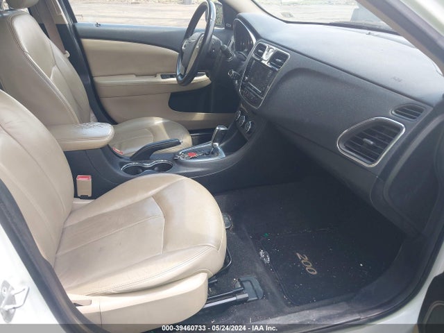 1C3CCBCG5EN135515 Chrysler 200 Limited