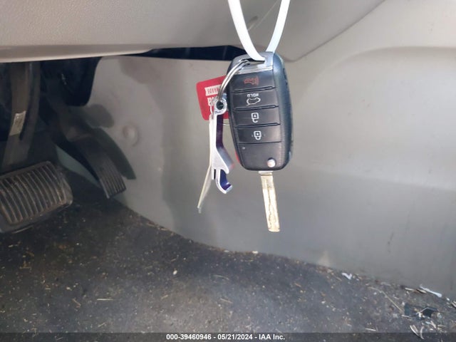 KIA SEDONA LX 2015 KNDMB5C10F6018257 Image 11