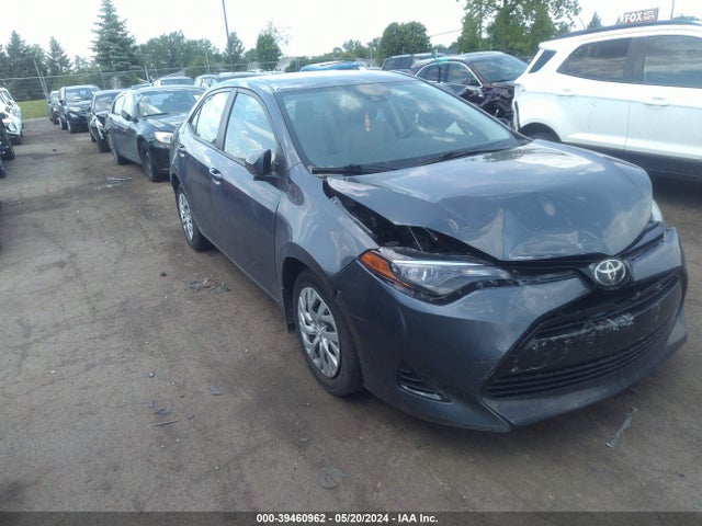 Toyota COROLLA LE 2018 2T1BURHE5JC104394 Image 1