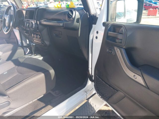 1C4BJWDG4GL119856 Jeep Wrangler Unlimited Sport