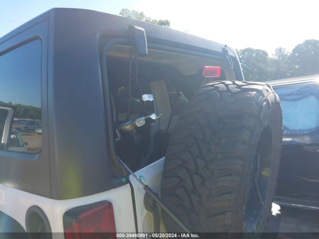 1C4BJWDG4GL119856 Jeep Wrangler Unlimited Sport