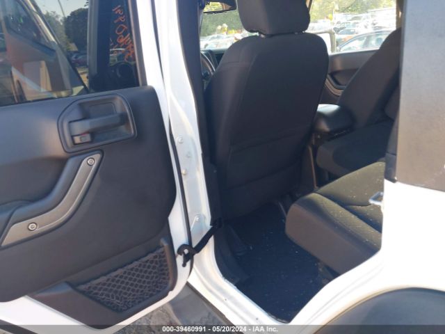 1C4BJWDG4GL119856 Jeep Wrangler Unlimited Sport