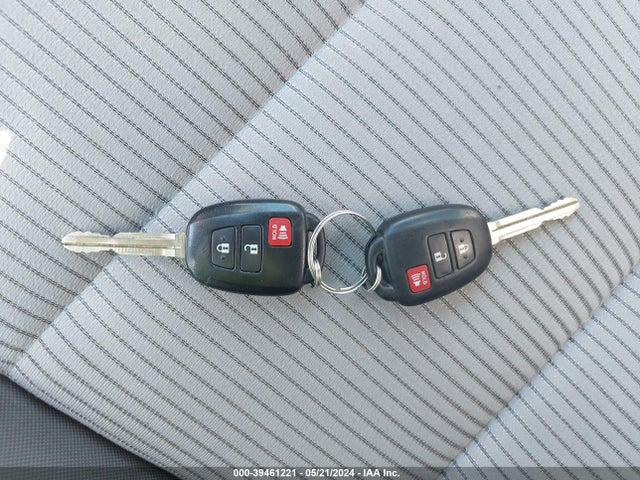 Toyota RAV4 LE 2014 2T3ZFREV0EW082300 Image 11