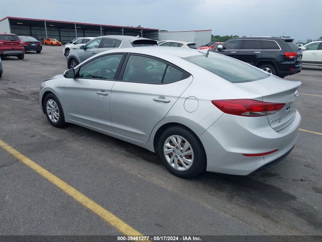 Hyundai ELANTRA SE 2018 5NPD74LF3JH389810 Image 3