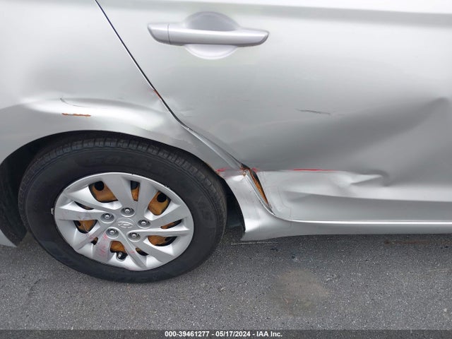 Hyundai ELANTRA SE 2018 5NPD74LF3JH389810 Image 6