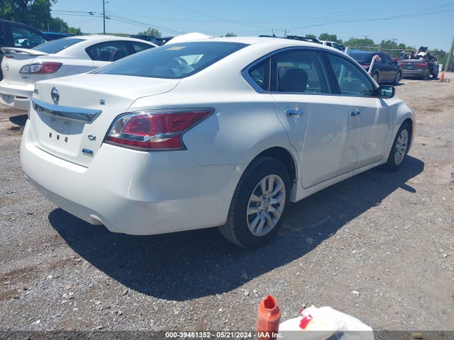 Nissan Altima 2.5 S 2014 1N4AL3AP1EC152826 Image 4