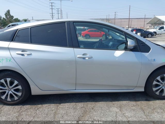 JTDKAMFP5N3220810 Toyota Prius Prime Xle