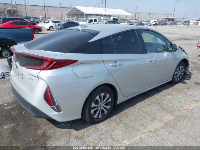 JTDKAMFP5N3220810 Toyota Prius Prime Xle