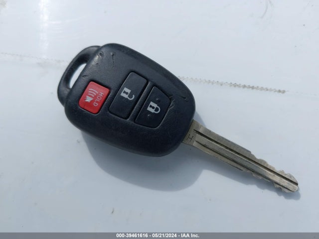 Toyota RAV4 LE 2018 JTMZFREV8JJ183528 Image 11